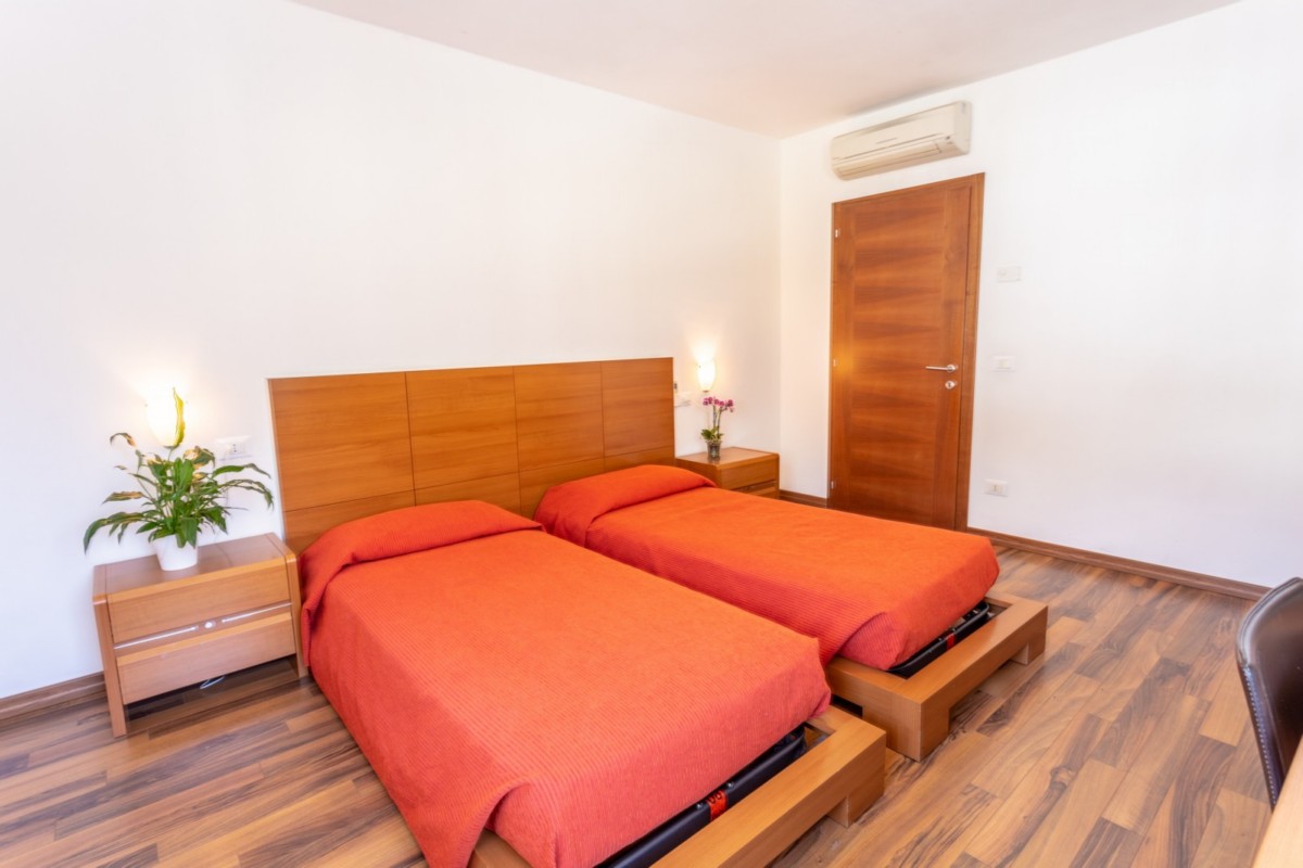 Villa Rosa Apartments - Lemon Yellow