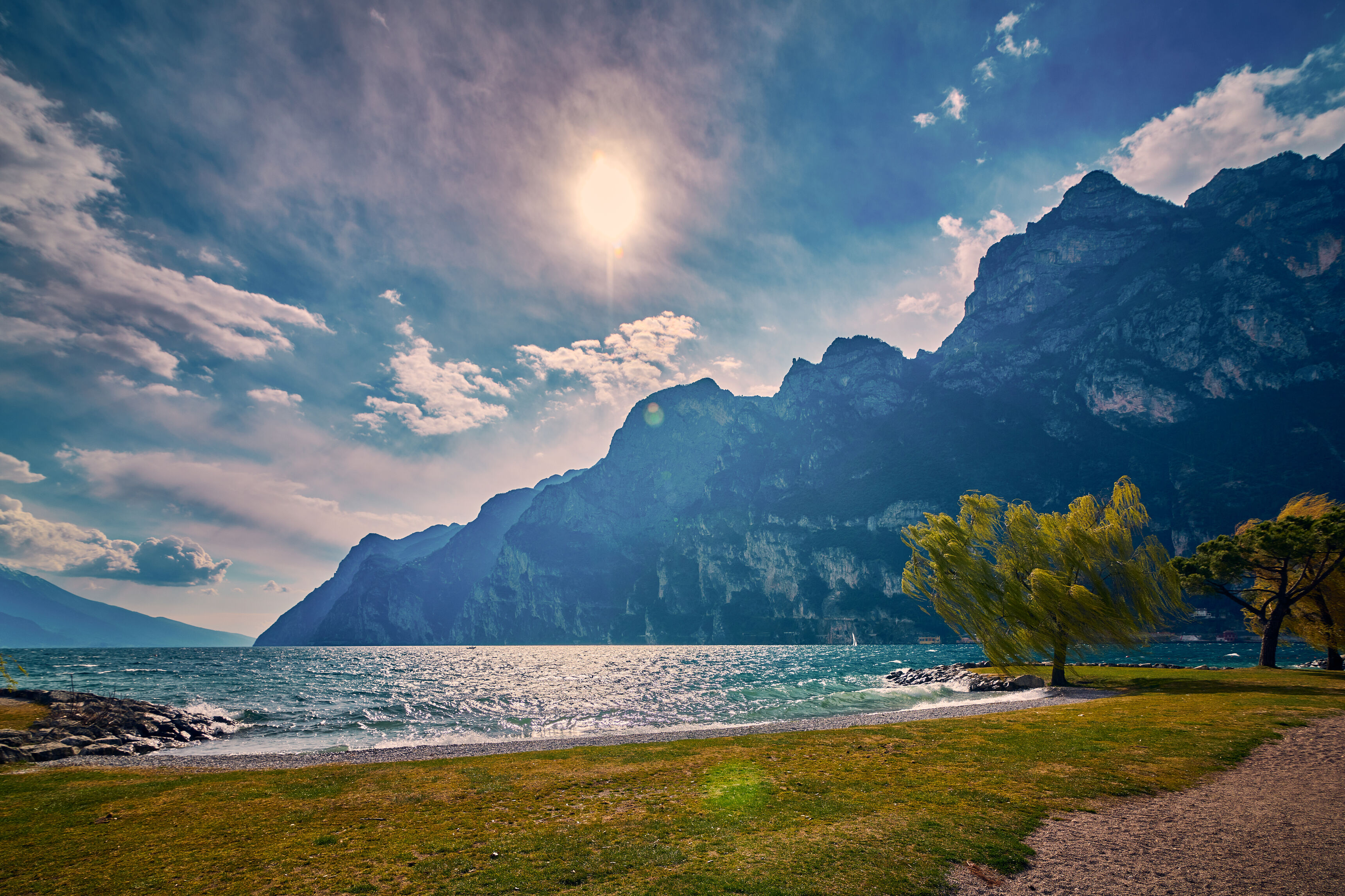 Tra lago e montagne